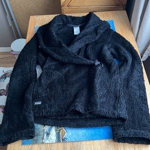 Patagonia Plush Wrap Up Fleece